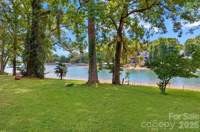 21024 Norman Shores Drive, Cornelius, NC 28031