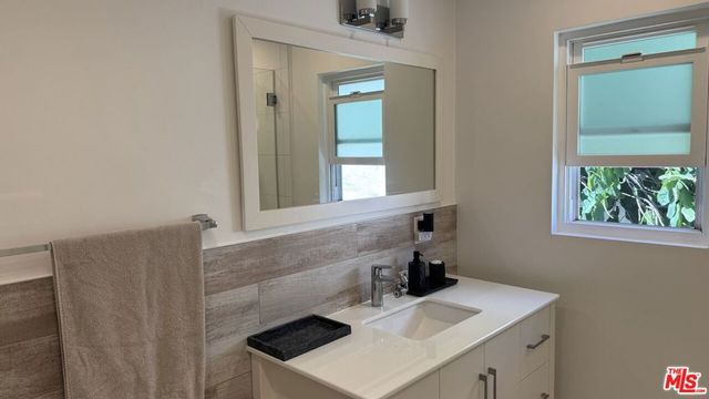 1113 S Doheny Drive, Los Angeles, CA 90035