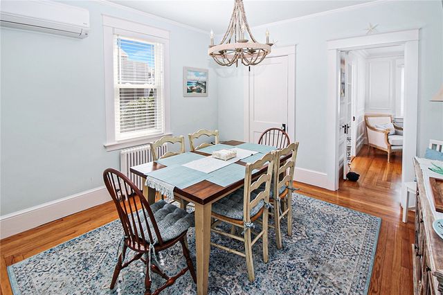 28 W Narragansett Avenue, Newport, RI 02840