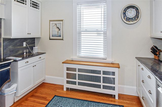 28 W Narragansett Avenue, Newport, RI 02840