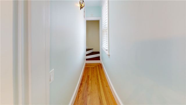 28 W Narragansett Avenue, Newport, RI 02840