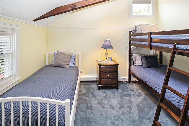 28 W Narragansett Avenue, Newport, RI 02840