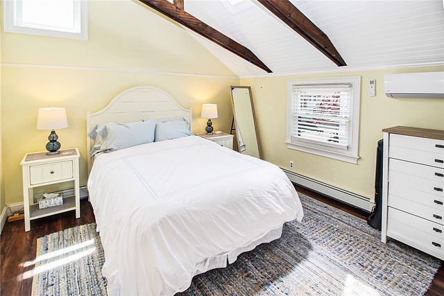 28 W Narragansett Avenue, Newport, RI 02840