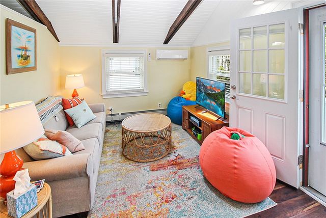28 W Narragansett Avenue, Newport, RI 02840