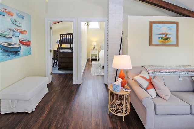 28 W Narragansett Avenue, Newport, RI 02840