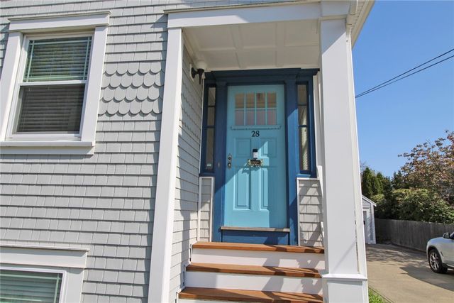 28 W Narragansett Avenue, Newport, RI 02840