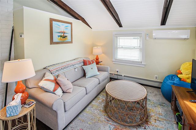 28 W Narragansett Avenue, Newport, RI 02840