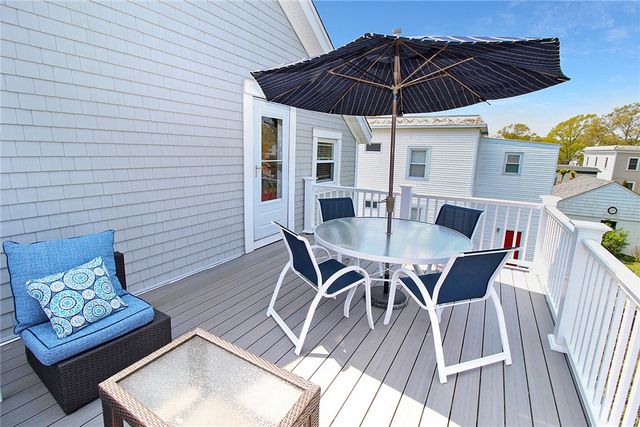 28 W Narragansett Avenue, Newport, RI 02840