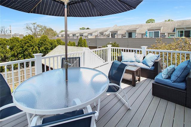28 W Narragansett Avenue, Newport, RI 02840