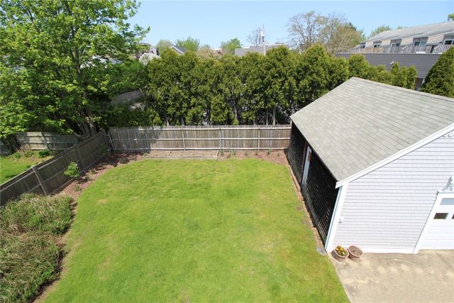 28 W Narragansett Avenue, Newport, RI 02840
