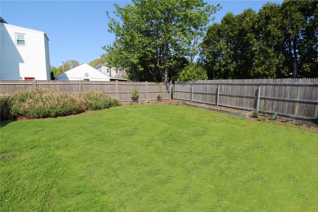 28 W Narragansett Avenue, Newport, RI 02840
