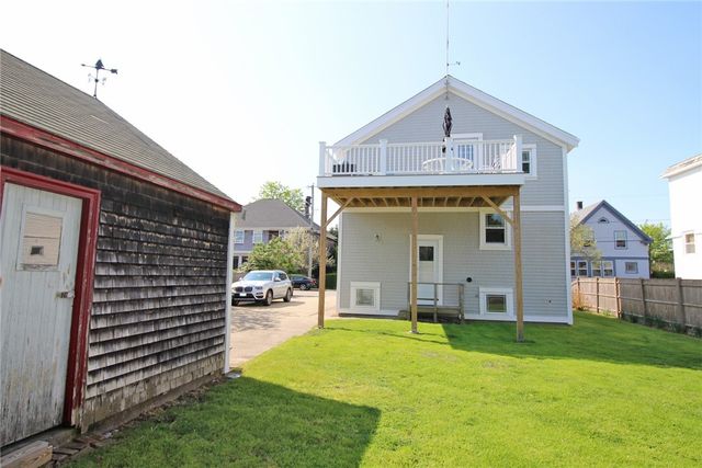 28 W Narragansett Avenue, Newport, RI 02840