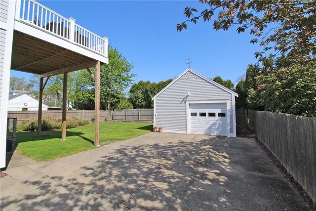 28 W Narragansett Avenue, Newport, RI 02840