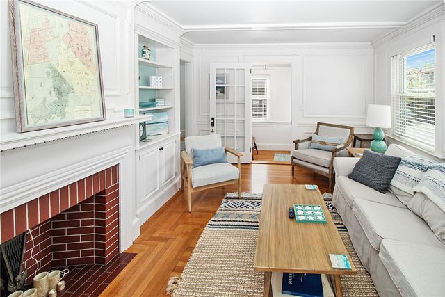 28 W Narragansett Avenue, Newport, RI 02840
