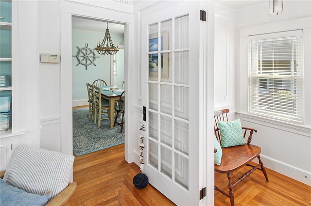 28 W Narragansett Avenue, Newport, RI 02840