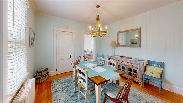 28 W Narragansett Avenue, Newport, RI 02840