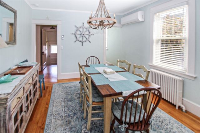 28 W Narragansett Avenue, Newport, RI 02840