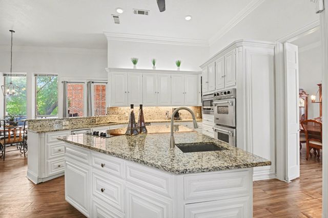 5205 Vicksburg Drive, Arlington, TX 76017