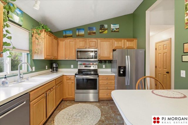 7972 Bartlett Street, Omaha, NE 68122