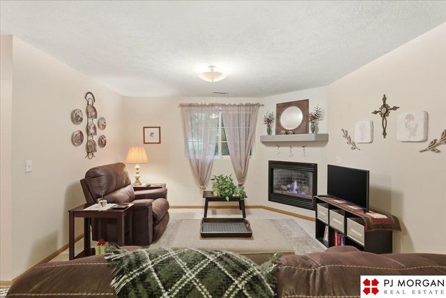 7972 Bartlett Street, Omaha, NE 68122