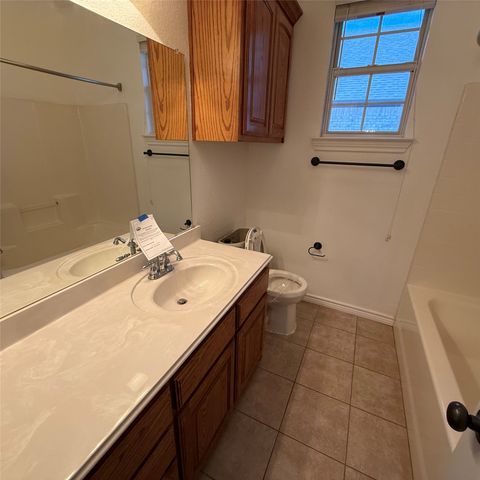 543 Islet Drive, Runaway Bay, TX 76426