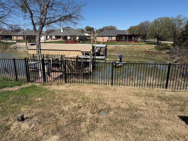 543 Islet Drive, Runaway Bay, TX 76426