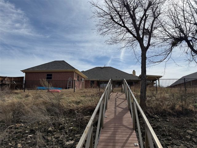 543 Islet Drive, Runaway Bay, TX 76426