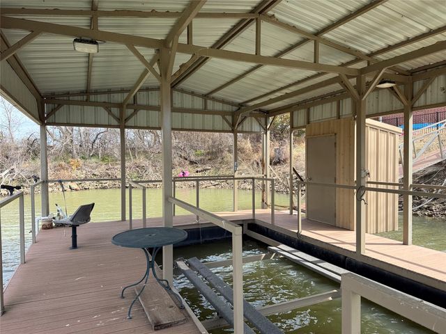 543 Islet Drive, Runaway Bay, TX 76426