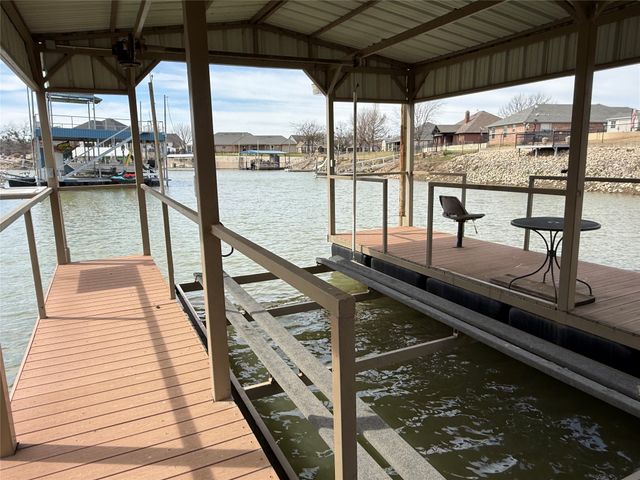543 Islet Drive, Runaway Bay, TX 76426