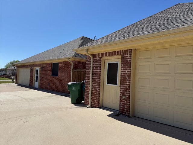 543 Islet Drive, Runaway Bay, TX 76426