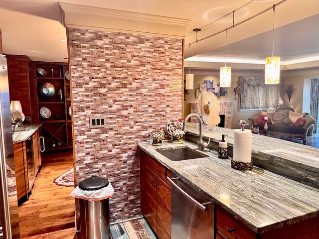 655 S Riverside Dr Apt 1208, Memphis, TN 38103