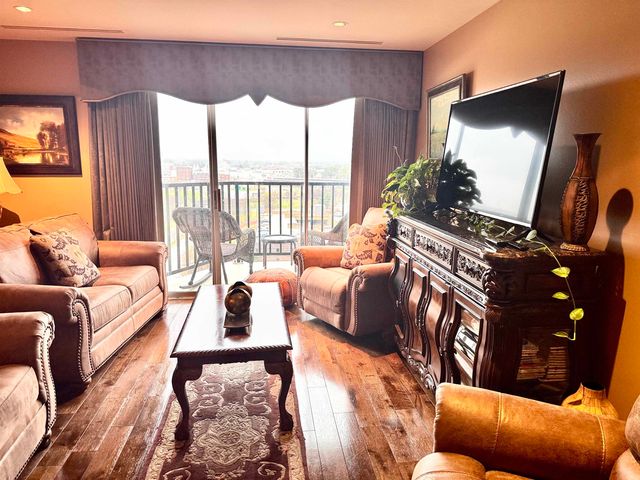 655 S Riverside Dr Apt 1208, Memphis, TN 38103