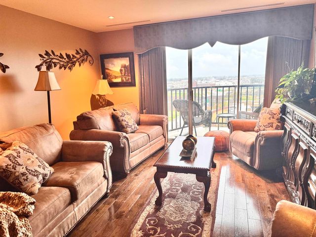 655 S Riverside Dr Apt 1208, Memphis, TN 38103