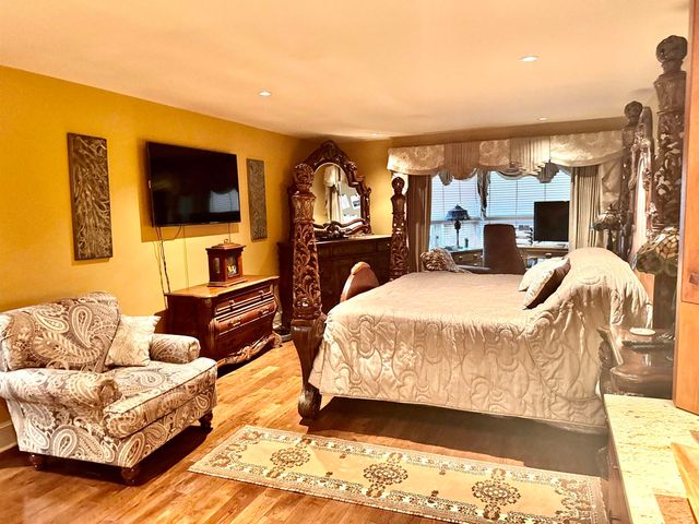 655 S Riverside Dr Apt 1208, Memphis, TN 38103