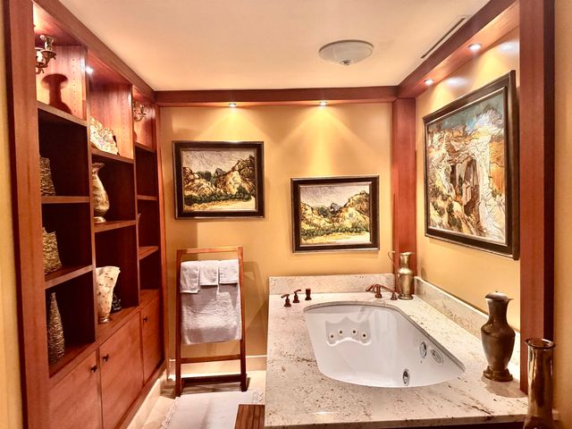 655 S Riverside Dr Apt 1208, Memphis, TN 38103