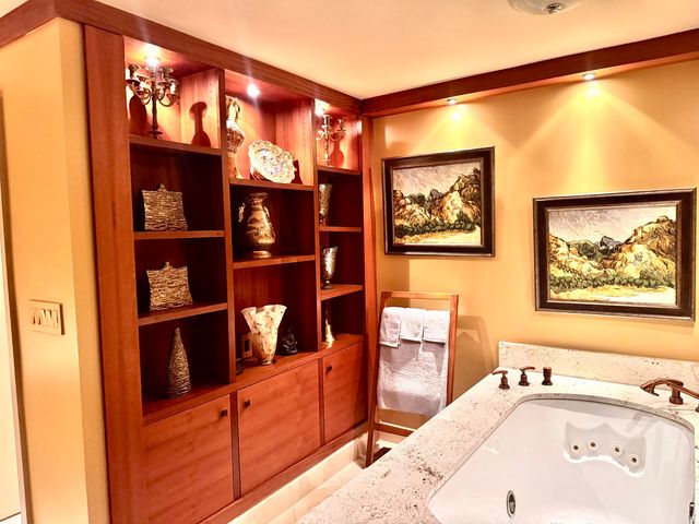 655 S Riverside Dr Apt 1208, Memphis, TN 38103