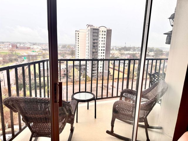 655 S Riverside Dr Apt 1208, Memphis, TN 38103