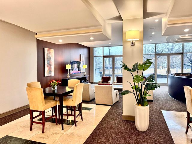 655 S Riverside Dr Apt 1208, Memphis, TN 38103