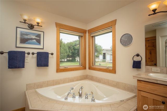 360 Double Creek Lane, Ellensburg, WA 98926