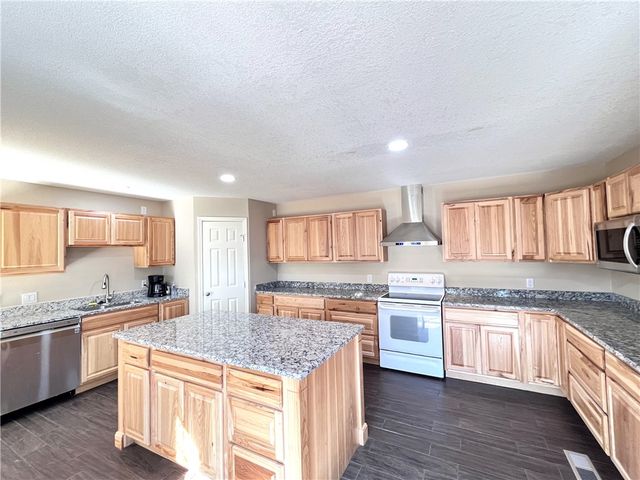 40 Portsmouth Drive, Bella Vista, AR 72714