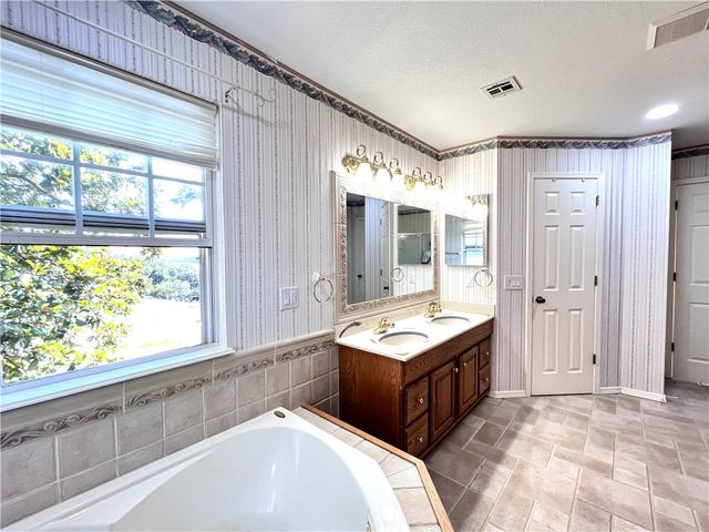 40 Portsmouth Drive, Bella Vista, AR 72714