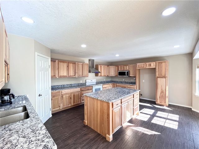 40 Portsmouth Drive, Bella Vista, AR 72714