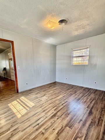 206 CHERRY Avenue, Dumas, TX 79029