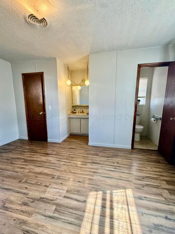 206 CHERRY Avenue, Dumas, TX 79029