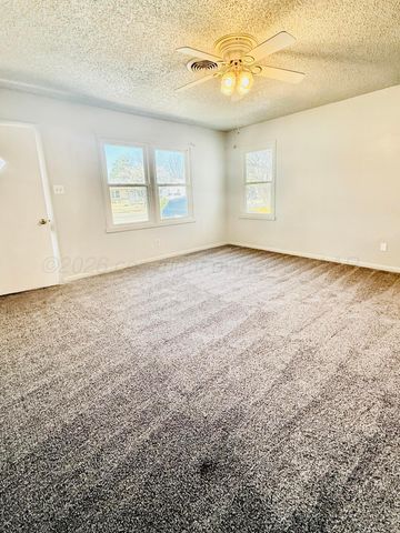 206 CHERRY Avenue, Dumas, TX 79029