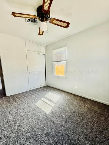 206 CHERRY Avenue, Dumas, TX 79029