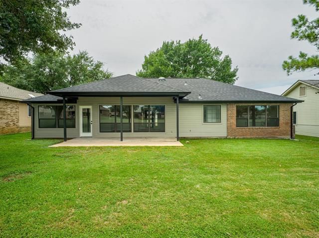 416 Spyglass ST, Meadowlakes, TX 78654
