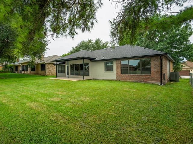 416 Spyglass ST, Meadowlakes, TX 78654