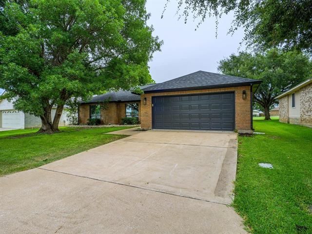 416 Spyglass ST, Meadowlakes, TX 78654