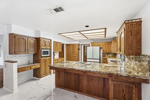 7442 N Tahan Avenue, Fresno, CA 93711